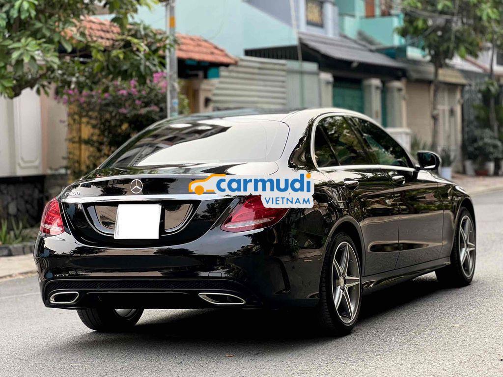 Mercedes C300 AMG Đỏ/Đen model 2017: Giá bán & khuyến mãi mới 1/2024