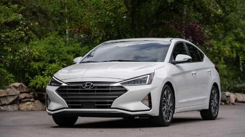 Xe 4 chỗ Huyndai Elantra